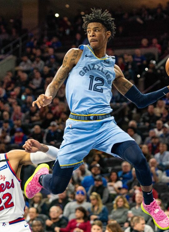 Feb 7, 2020; Philadelphia, Pennsylvania, USA; Memphis Grizzlies guard Ja Morant (12) saves a ball headed out of bounds in front of Philadelphia 76ers guard Matisse Thybulle (22) during the third quarter at Wells Fargo Center. Mandatory Credit: Bill Streicher-USA TODAY Sports/Sipa USA 


Photo by Icon Sport - Matisse THYBULLE - Wells Fargo Center - Philadelphia (Etats Unis)